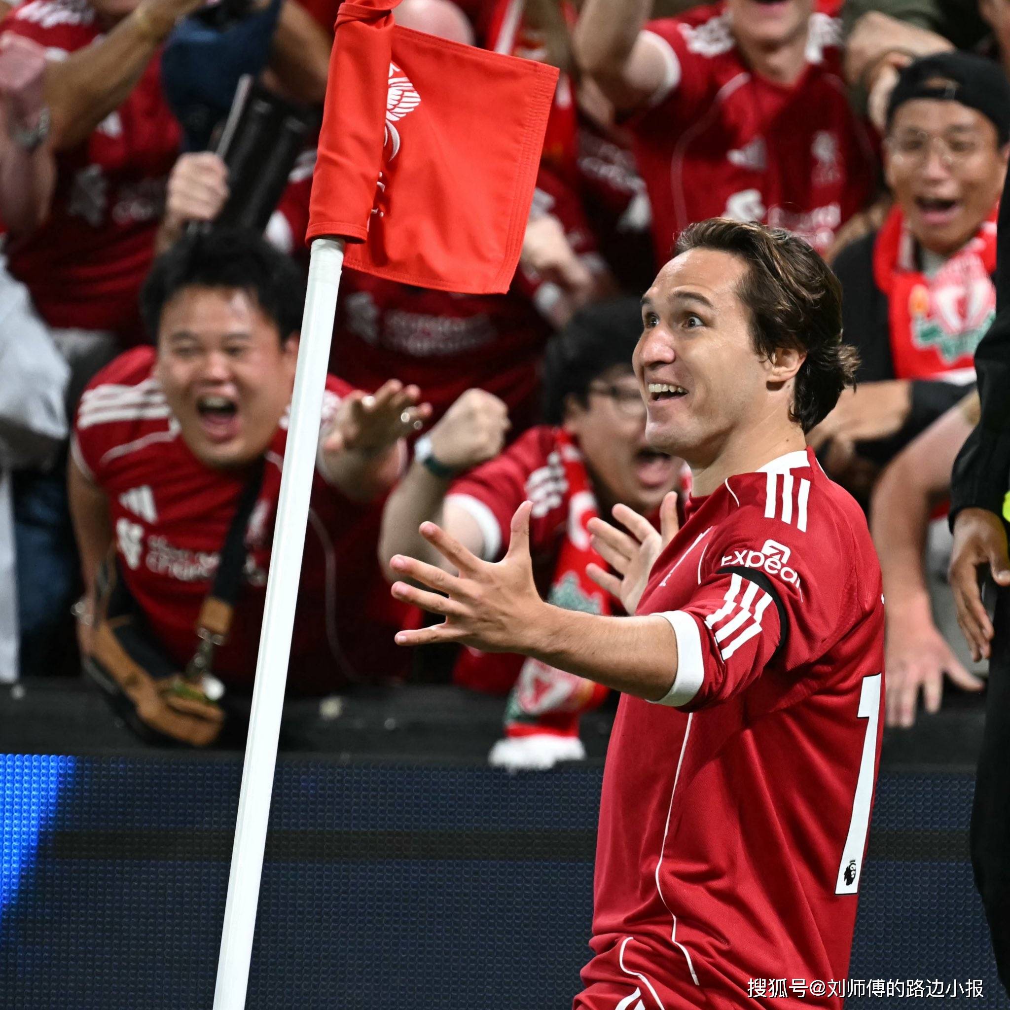 包含利物浦球员因伤退出国家队，返回俱乐部进行治疗的词条