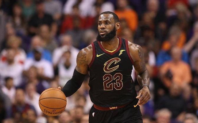 包含詹姆斯攻下季后赛生涯第8000分的词条