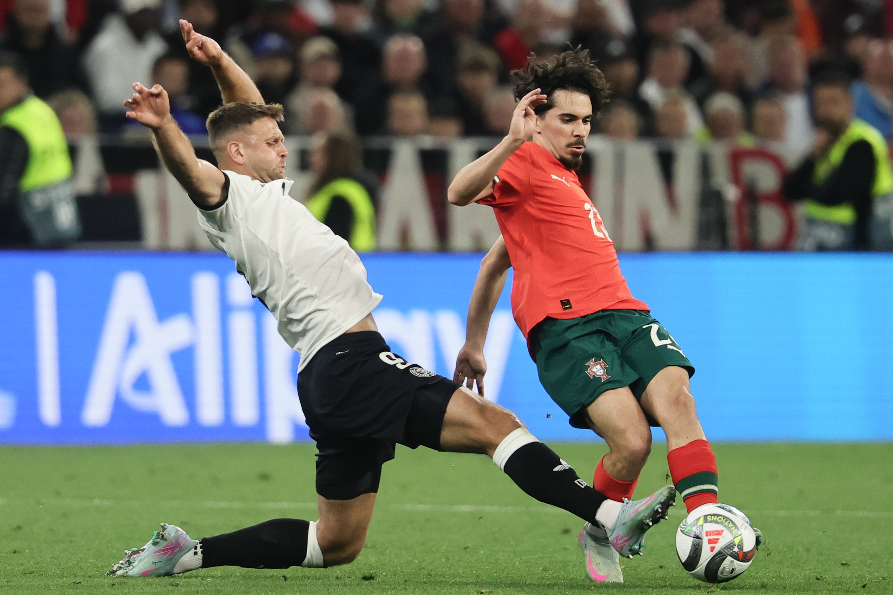 欧国联赛紧张角逐中一举成名