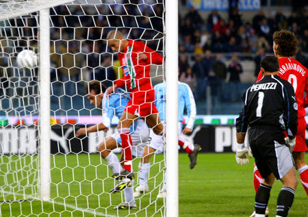 尤文图斯射手破门得分，领先积分榜的简单介绍