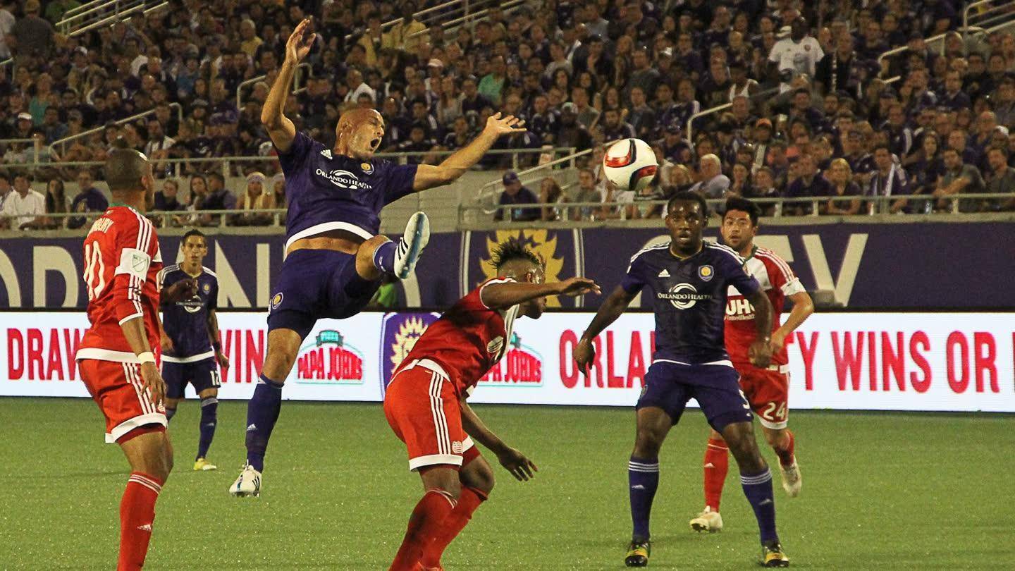 足球联赛中一场焦点战即将打响