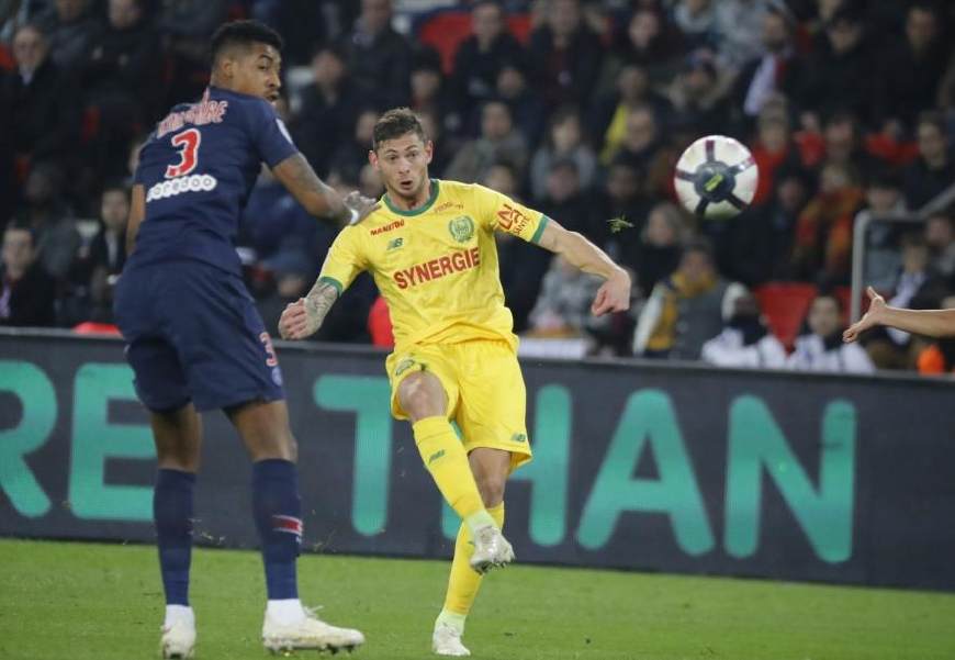 包含卡迪夫城苦战失利，英超保级局势日益严峻的词条