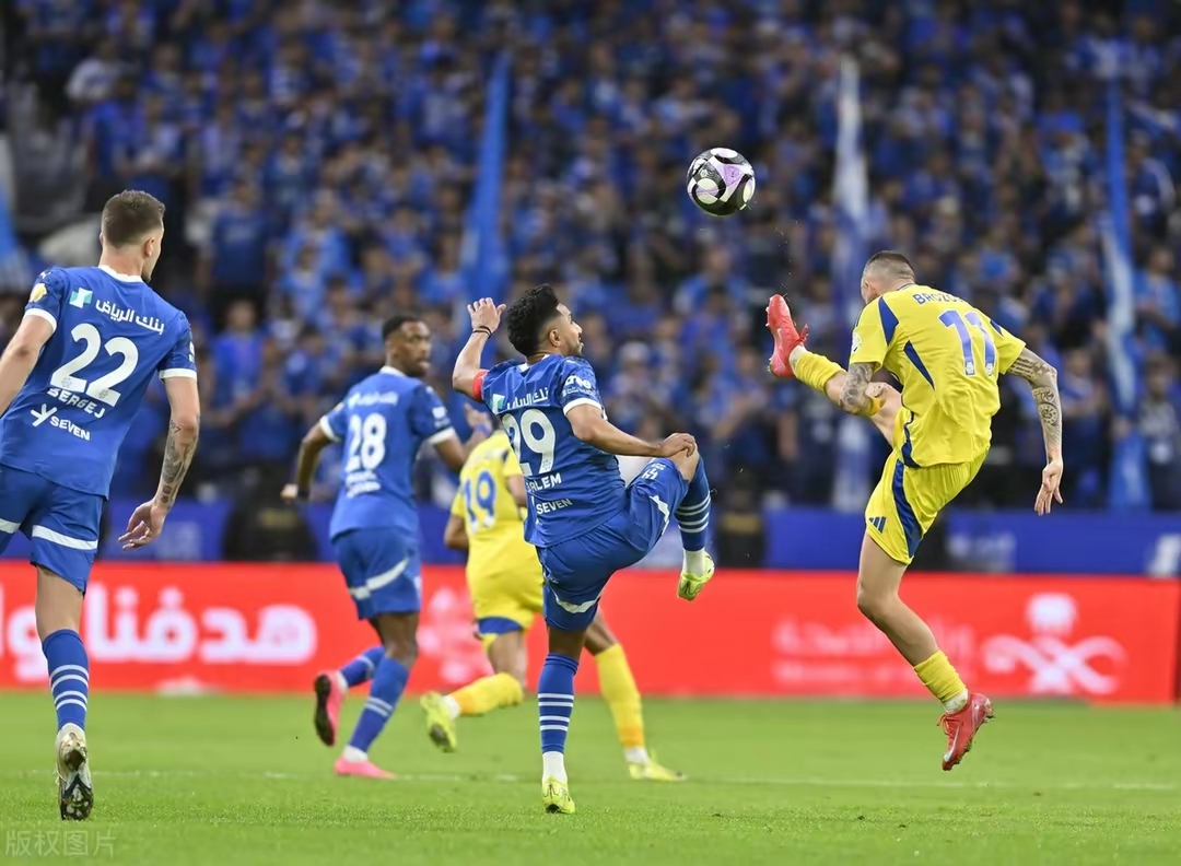 包含乌拉圭逆转马德里竞技，迪马利亚关键制胜的词条