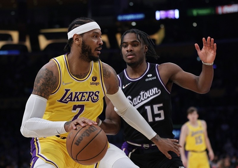 国王险胜广州队，詹姆斯扛起全队