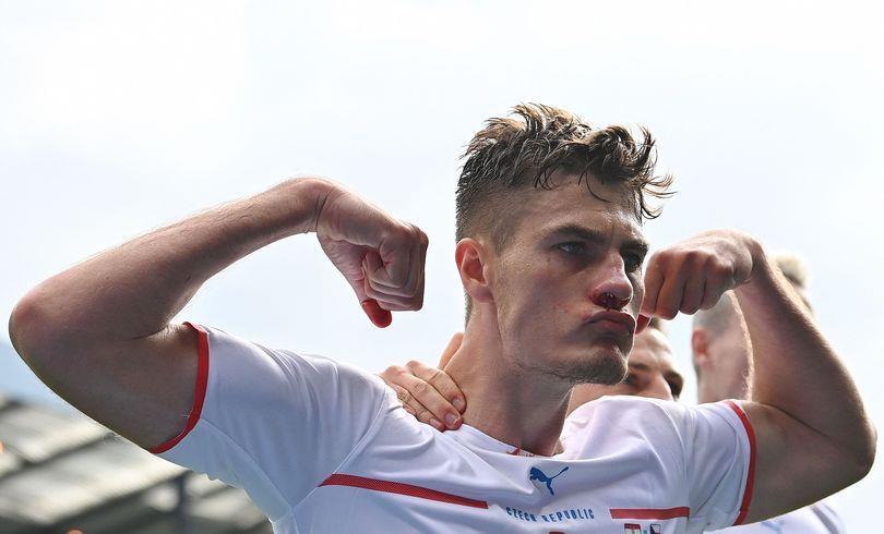 西班牙横扫希腊,穆勒惊艳四座 西班牙横扫希腊,穆勒惊艳四座