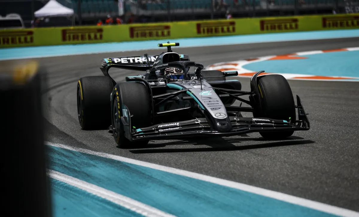 梅赛德斯完胜雷诺车队，拉塞尔惊艳四座的简单介绍