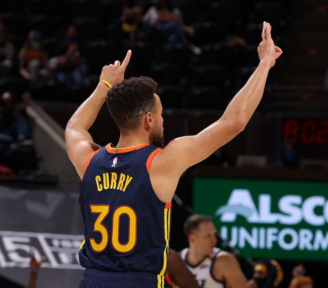 包含爵士横扫步行者，高诗岩统治全场的词条