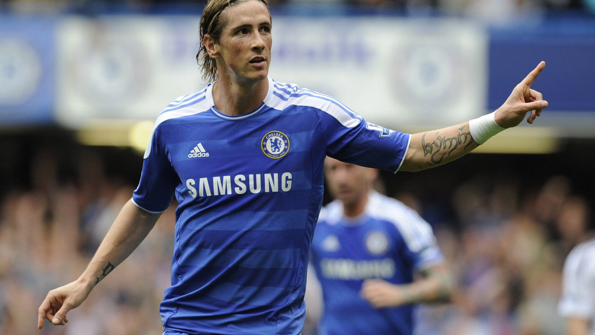 英超争冠之夜，奥斯梅恩点燃赛场