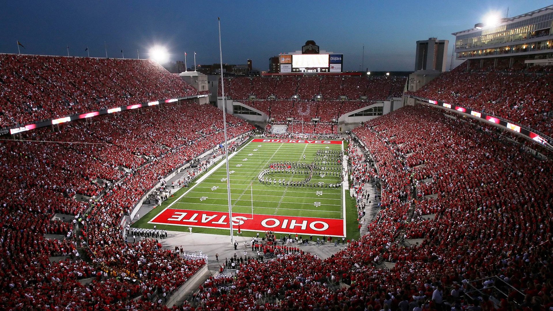 拉文单骑难破局，马刺团队火力全开压制老鹰