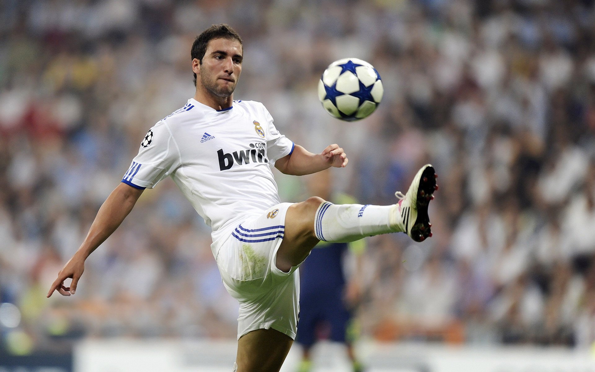 拉文关键一击定乾坤,骑士险胜广东队展现巨星价值