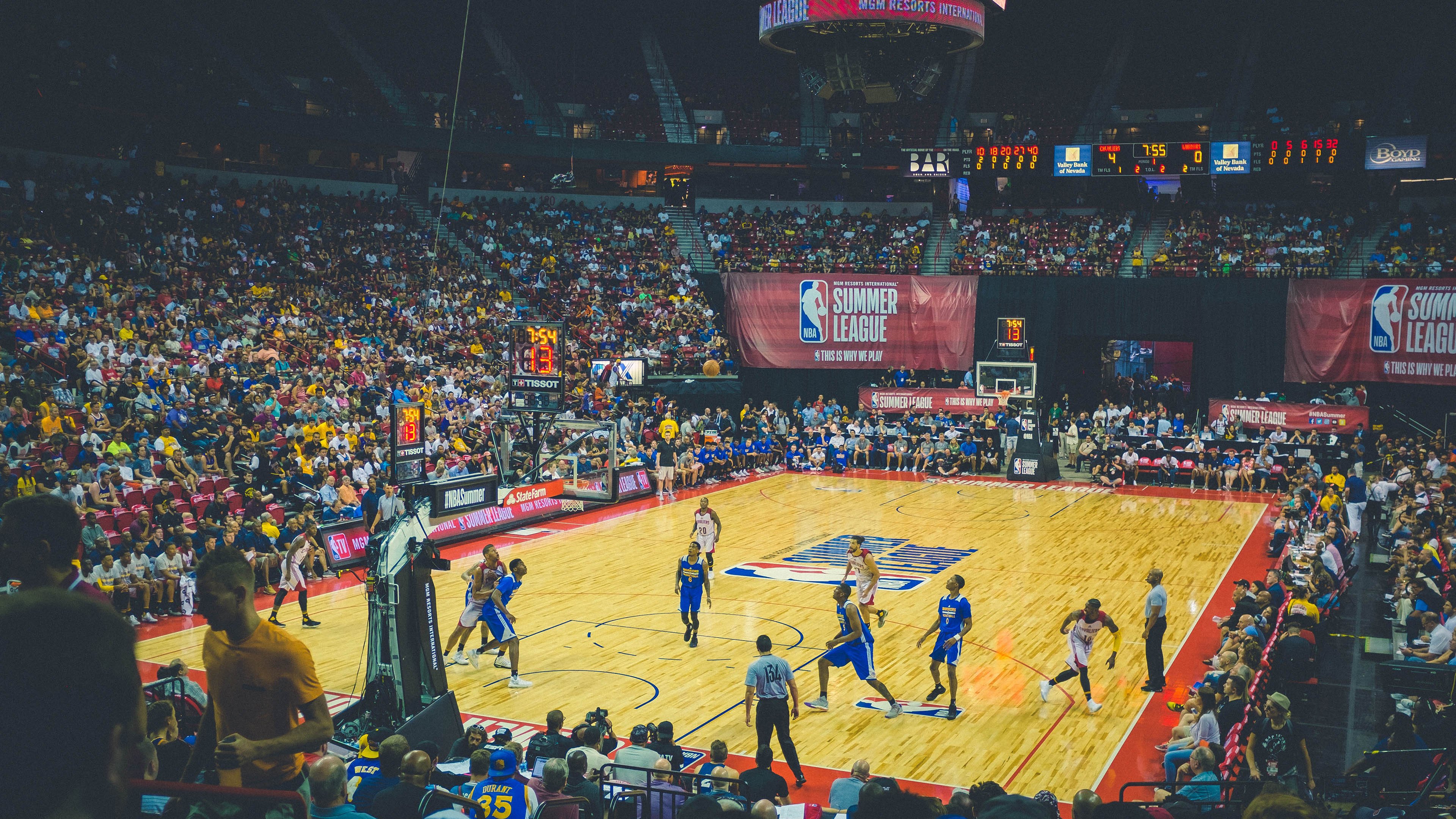 李刚仁闪耀全场，塞维利亚终结尼斯不败纪录